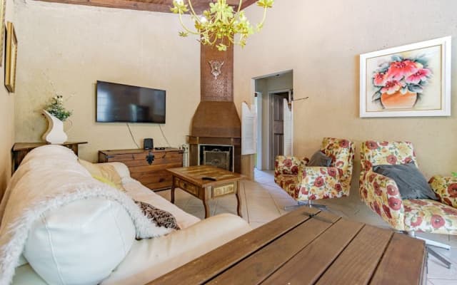Casa em Condom nio com Piscina e rea Gourmet