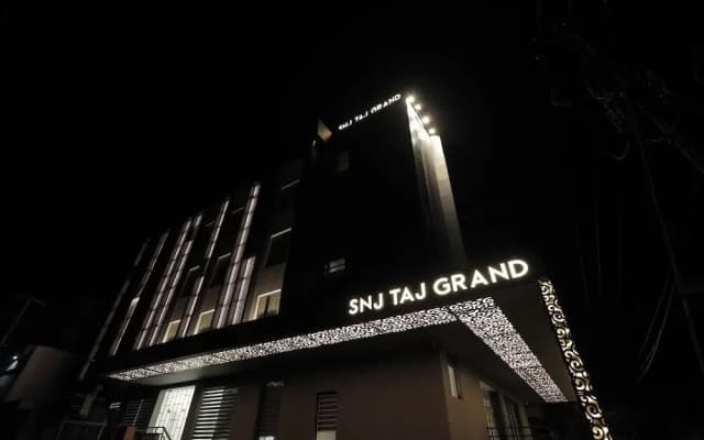Snj Taj Grand Hotel