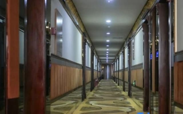 Red Cross Hotel (Tongliao Huolingole Railway Station Huolinhe Night Market Branch)