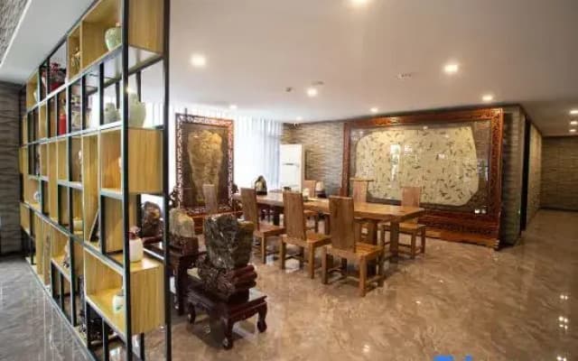 Homeinn Superior Cloud Hotel (Chaoyang Youyi Avenue Railway Station)