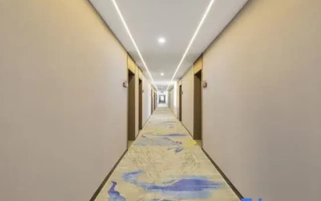 Maxx Royal Hotel (Shigatse Government - Affairs Center Branch)
