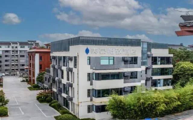 Ezzi hotel