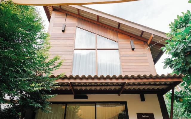 Baanrongmai Canal Front Homestay