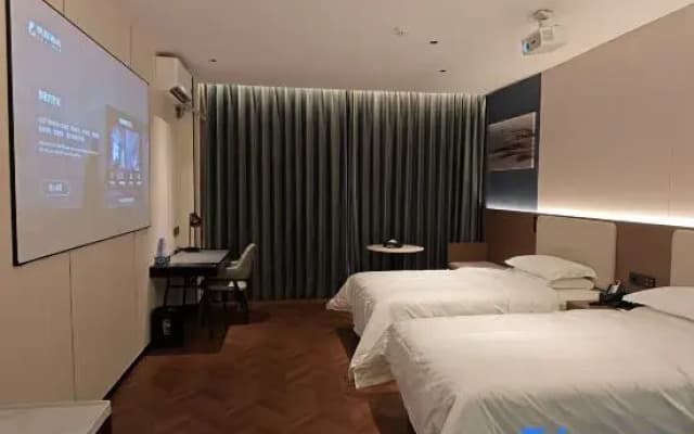 Sakura Light Luxury Hotel (Luohe Xintiandi Pedestrian Street)