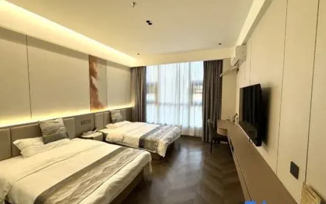 Longsheng Grand Hotel (Fangchenggang High-Speed Rail North Station)
