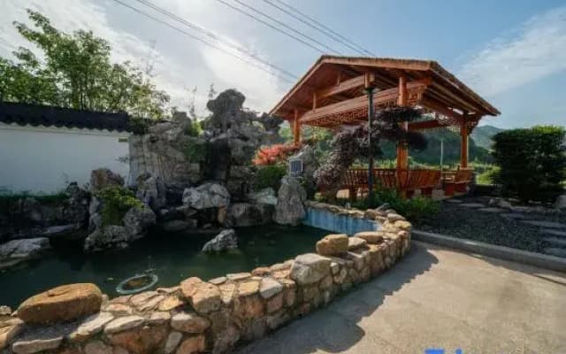 Tonglu Nanxi Bieyuan B&B (OMG Heartbeat Paradise Branch)