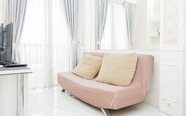 Fully Furnished and Comfy Design 1BR Apartment Silkwood Residences By Travelio