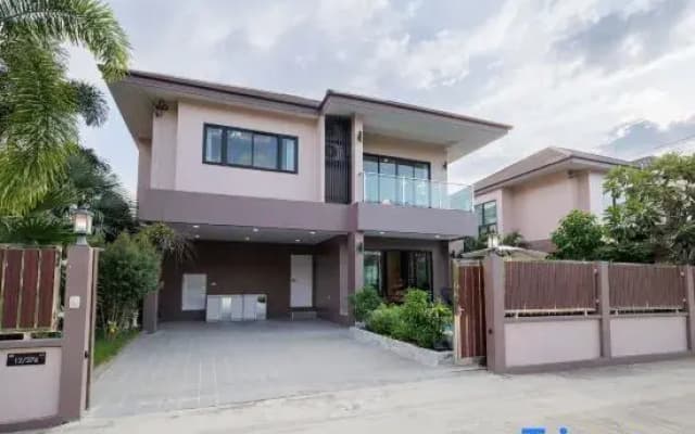 Pattaya Holiday Villa (Venice Single  Villa)【8 minutes drive to floating market + swimming pool】