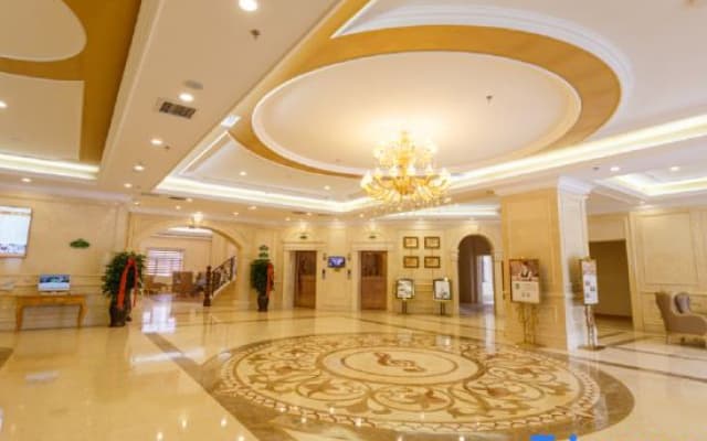 Vienna Hotel (Huichun )