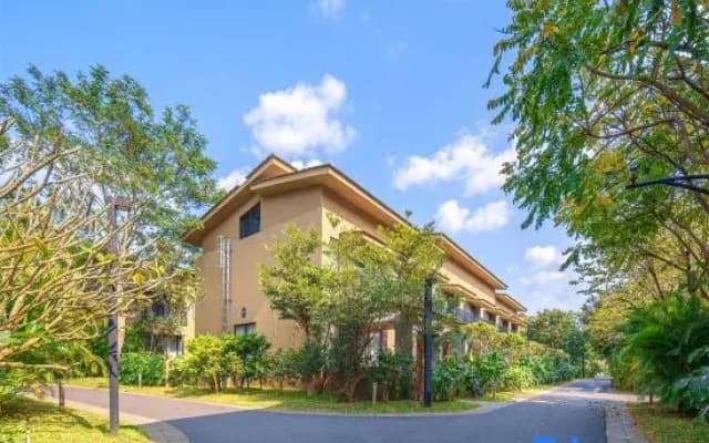 Longmen Nankunshanju Qiushuiju Private Tang Hot Spring Homestay