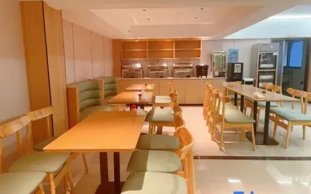 Yueqi Garden Swimming Pool Parent-child Hotel