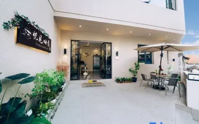 YueJian Four Seasons Homestay