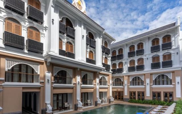 Chino Nimman Luxury Boutique Hotel