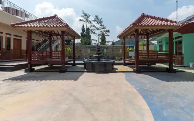 RedDoorz at Villa de ZamZam Ciater