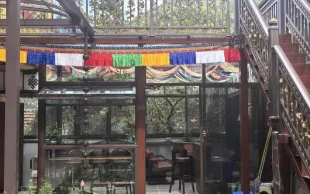 Zang Jinyue Lodge (Kangding Love Song Square Liuliu City Branch)