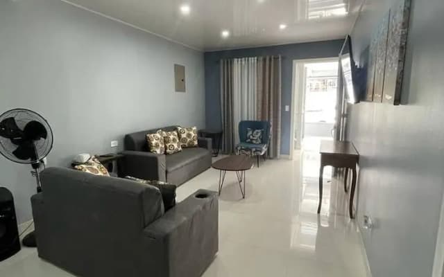 3 bed 2 Bath 15 min From Airport