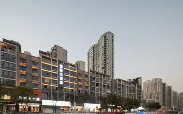 Liling Cichen Grand Hotel (Liquan Road Jiuhong Century Plaza)
