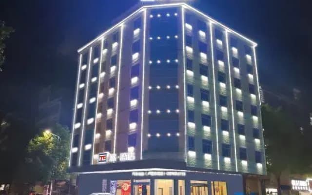Pai Hotel (Rucheng North Station Luyang Market Branch)
