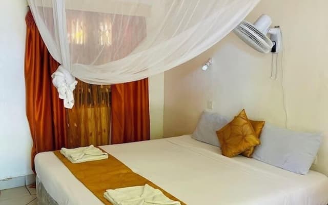Qwetu Beach Resort Likoni