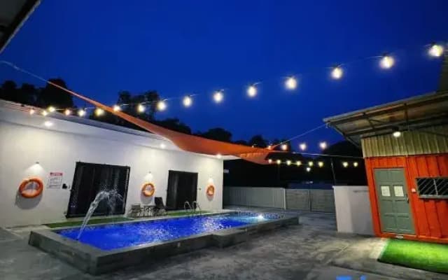 The Rina Homestay• Private Pool • Karaoke • BBQ