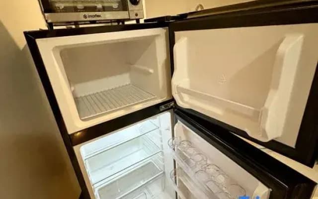 Stylish 1BR Condo in 101 Newport City | Near NAIA