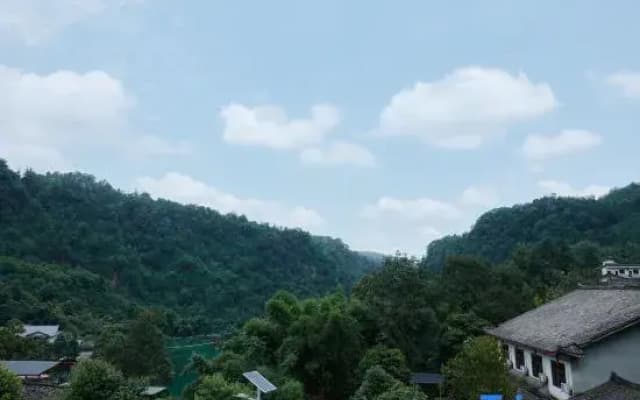 Emeishan Yishan Guiyin Hotel (Qingyin Pavilion Scenic Area)