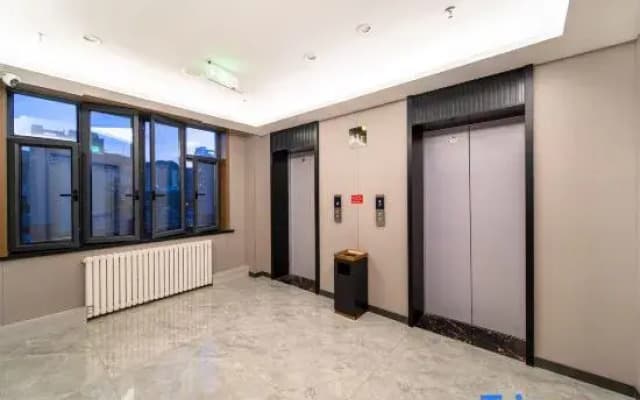 Urumqi • Ruitian | Sky.HighCity.Vistas Grand Hotel (South Railway Station Hotan 2nd Street)