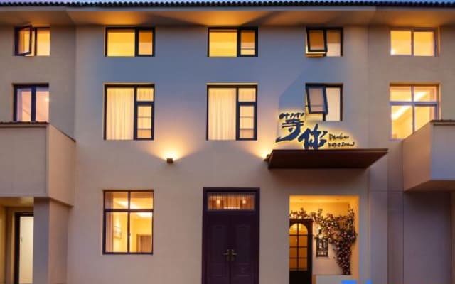 Dengni Xiaozhu Homestay (Kaifeng Millennium City Park Henan University Jinming Campus)
