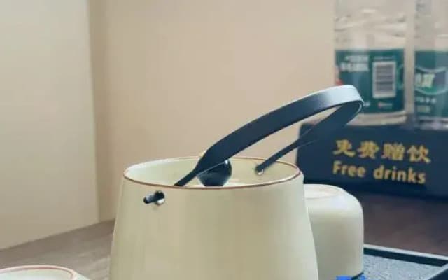 Yunzhou Silk Road Hotel (Convention Wuyue Plaza Medical University Seventh Affiliated Hospital)