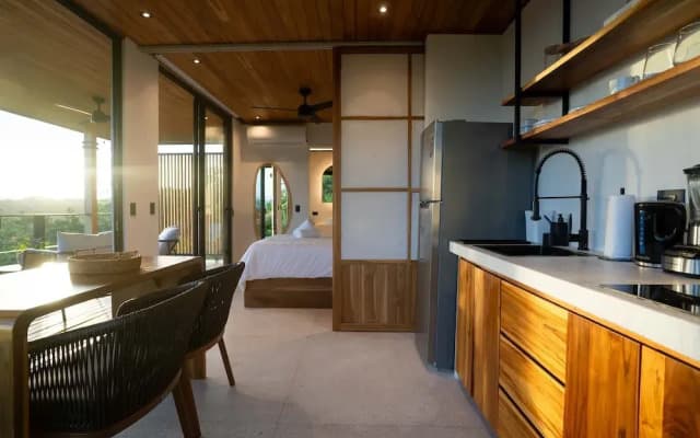 w Stylish 1BR w Stunning Balcony Views