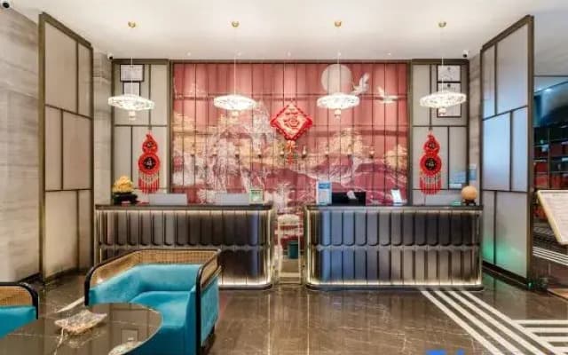 Jingyue E-sports Homestay (Xinyang Railway Station New Central Hospital)