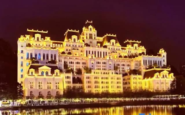 Yun Shang Tangchi Guesthouse (Hua Garden Circle Hui Dolphin Square Wuli Chong Subway Station Store)