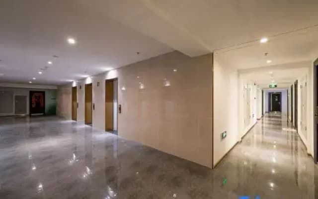 Huayi Select Hotel (Dalian Venice Water City Port East Fifth Street)