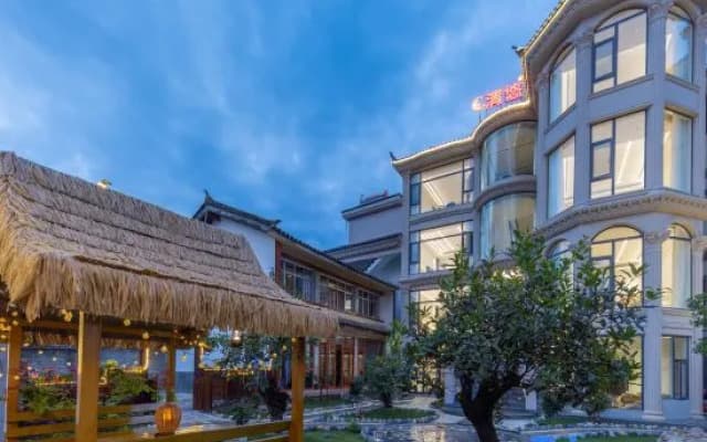 Lijiang Qingyou Courtyard Homestay (Sanyi International Airport Store)