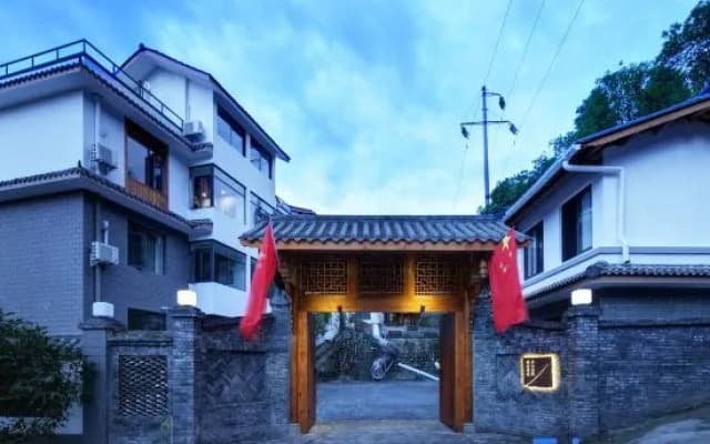 Dujiangyan Floating Spa Resort Villa