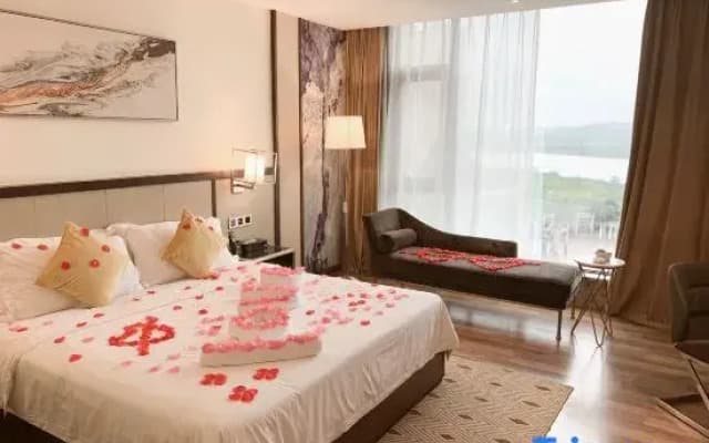 Binjiang Celebrity Holiday Hotel