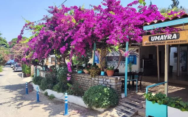 Umayra Otel