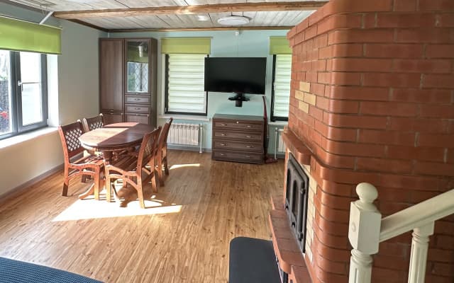 Частный дом MedvedHouse с большой территорией в тихом месте в центре Изборска