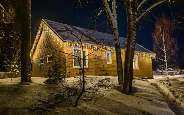 Гостевой дом с баней в сосновом бору у озера, рядом с турбазой Чайка