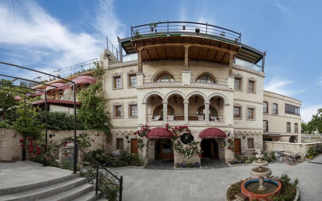 Отель Cratus Stone Palace