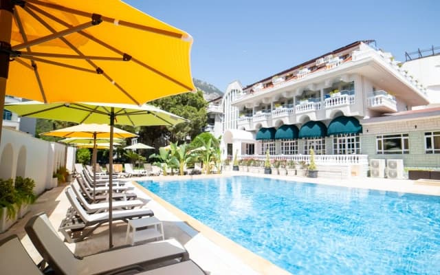 Rose Garden Premium Hotel