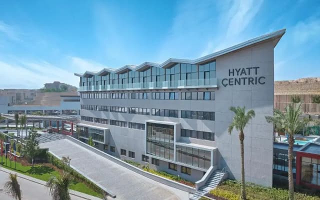 Отель Hyatt Centric Cairo West