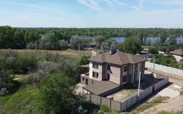 Частный дом Шикарный на берегу реки