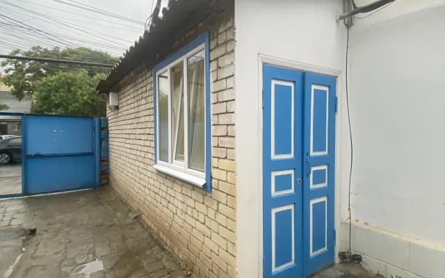Частный дом Маленький домик в центре города