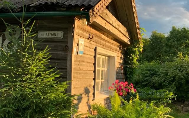 Частный дом в городе Петрозаводске с красивым уединённым участком и баней