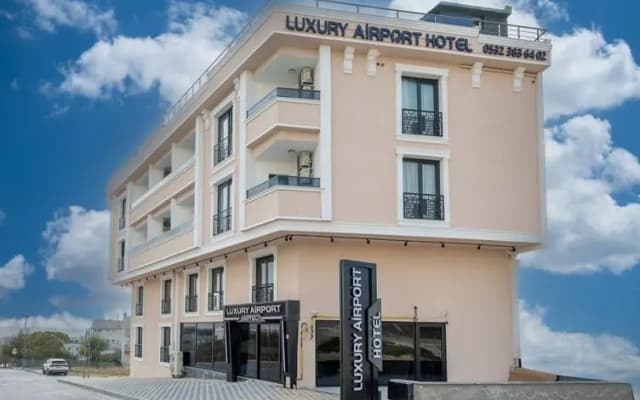 Luxury Airport Hotel by Zazzoni