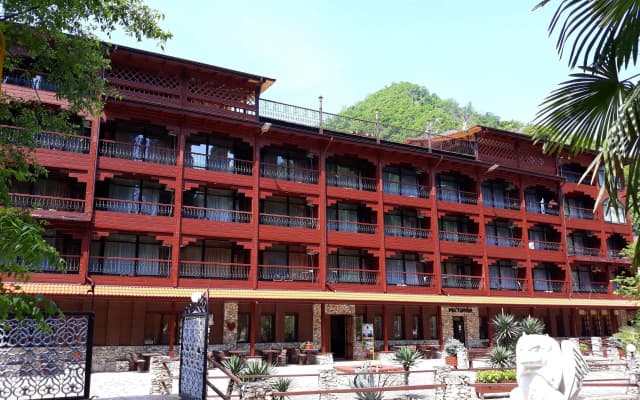 Griffon Hotel