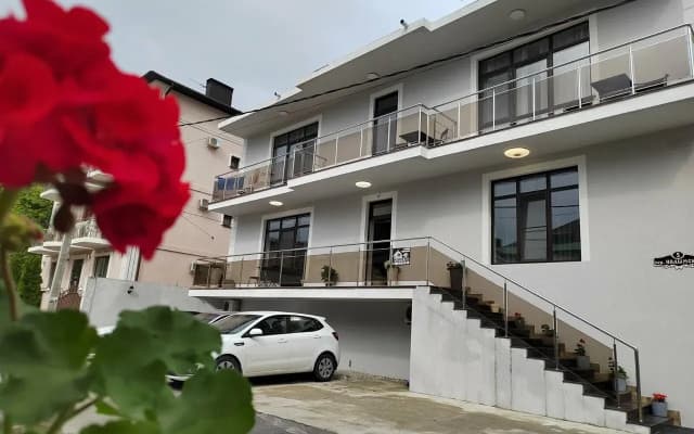 Отель Сара