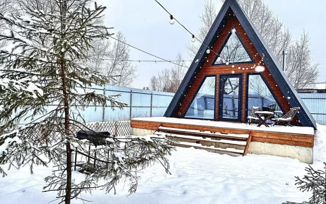 Частный дом у реки