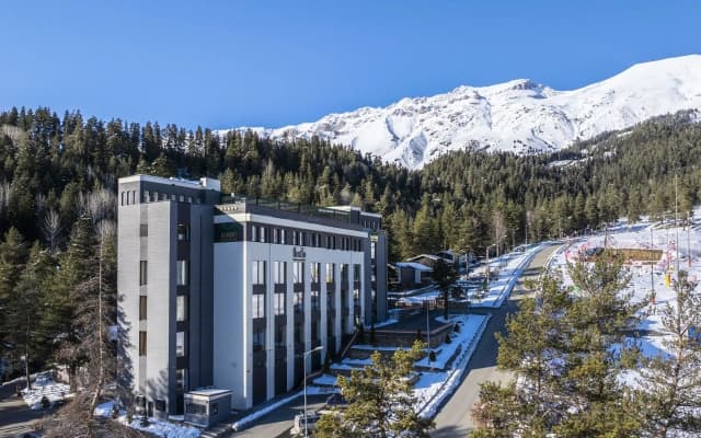 Отель Mairi Park Hotel